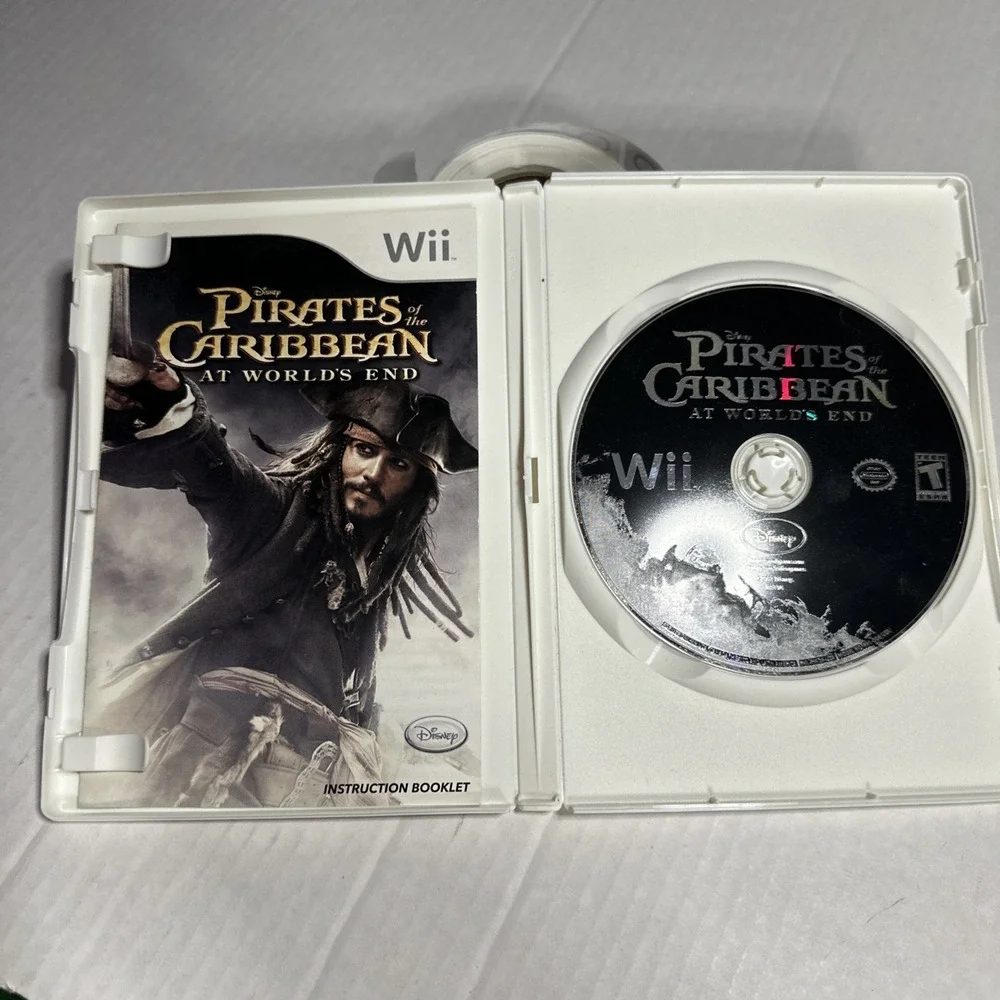 Pirates of the Caribbean At Worlds End Nintendo Wii w/ Manual Rating: T